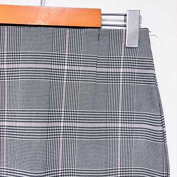 DYNAMITE Black and pink plaid fitted skirt - Picture 3 of 7